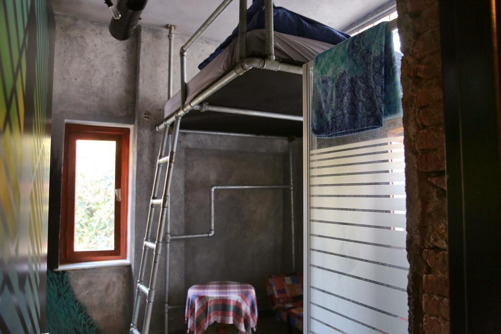 Role Street Hostel Анталія Екстер'єр фото