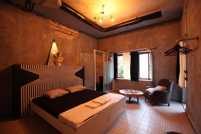 Role Street Hostel Анталія Екстер'єр фото