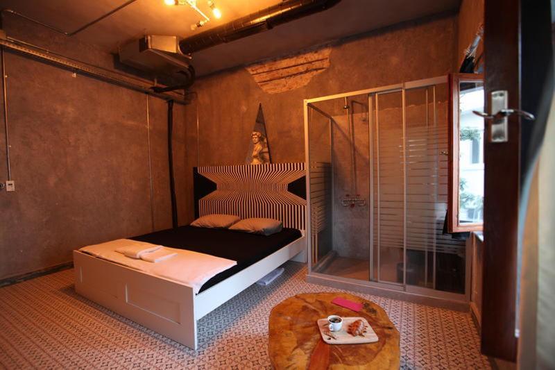 Role Street Hostel Анталія Екстер'єр фото