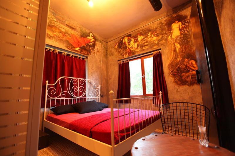 Role Street Hostel Анталія Екстер'єр фото